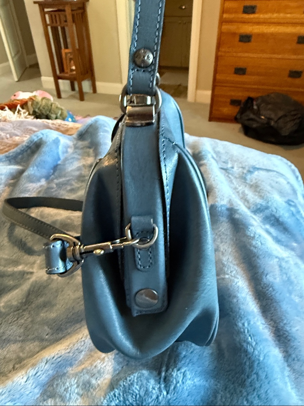 Patricia Nash all leather tooled blue - Picture 3 of 5